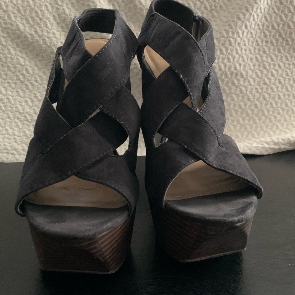 Shoe Dazzle - Maeve - Size 8.5 - Faux suede upper with wood like wedge heel